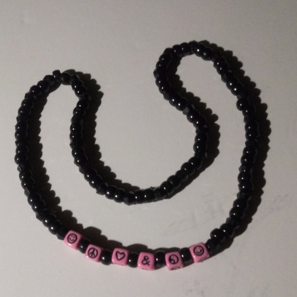 Artisan Black and Pink Beaded Necklace - Picture 1 of 1